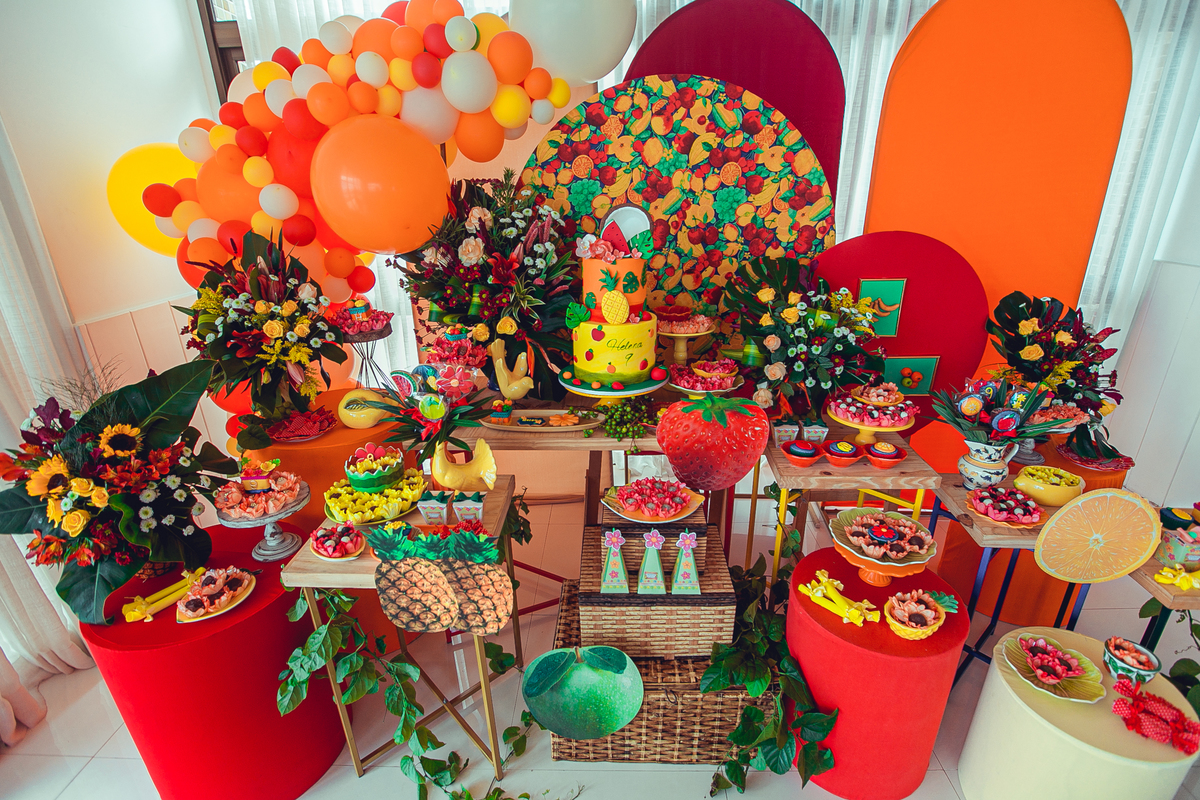 aniversário festa infantil fotografia foto fotógrafas senhoritas fotografia criança pré-adolescente bolo decoração futebol de sabão banho de espuma parabéns animação animador doces pirulito festas afetivas 09 anos menina helena