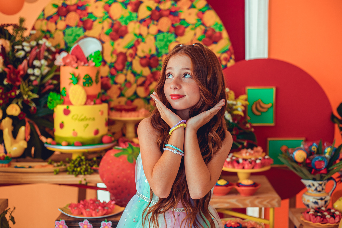 aniversário festa infantil fotografia foto fotógrafas senhoritas fotografia criança pré-adolescente bolo decoração futebol de sabão banho de espuma parabéns animação animador doces pirulito festas afetivas 09 anos menina helena