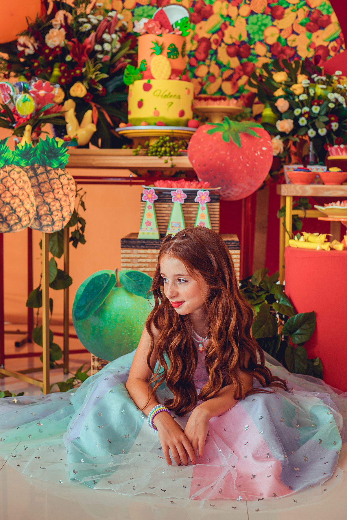 aniversário festa infantil fotografia foto fotógrafas senhoritas fotografia criança pré-adolescente bolo decoração futebol de sabão banho de espuma parabéns animação animador doces pirulito festas afetivas 09 anos menina helena