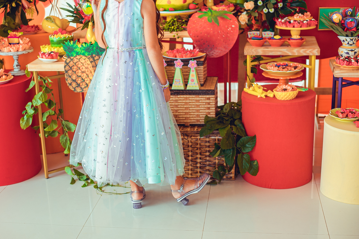 aniversário festa infantil fotografia foto fotógrafas senhoritas fotografia criança pré-adolescente bolo decoração futebol de sabão banho de espuma parabéns animação animador doces pirulito festas afetivas 09 anos menina helena