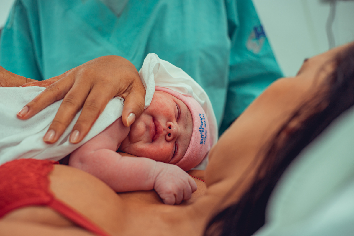 parto humanizado natural normal hospital hospitalar fotógrafa senhoritas fotografia salvador bahia carol peixinho fotografia nascimento bebê gestante grávida iluminare obstetra adriana monteiro doula juci cordeiro hospital aliança