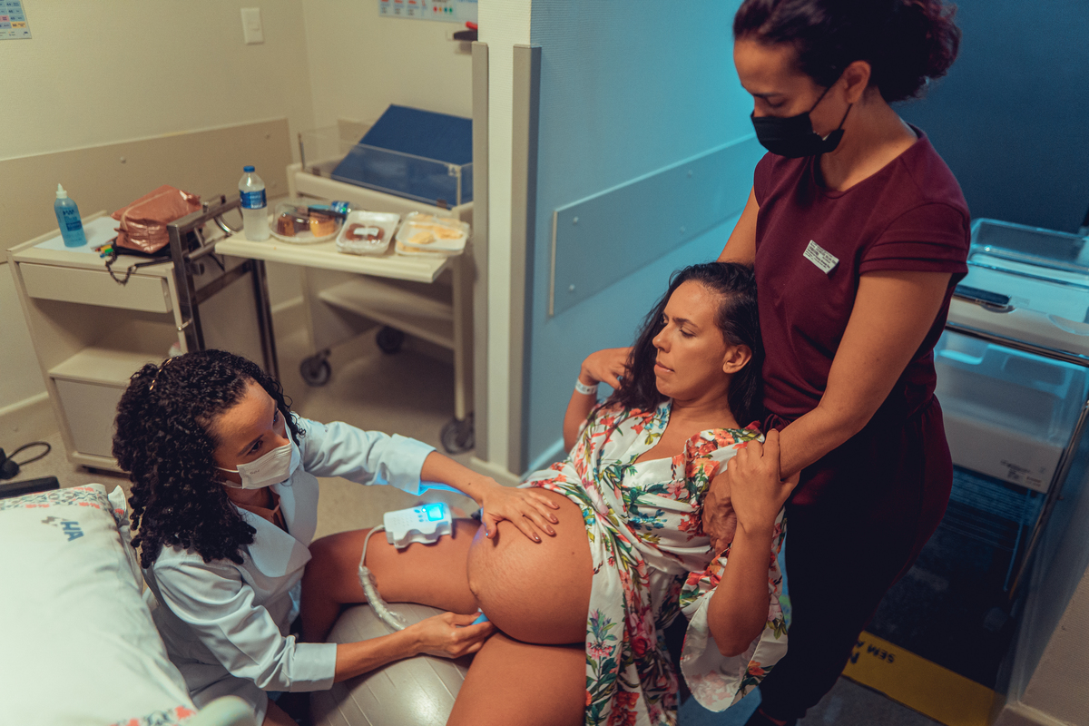 parto humanizado natural normal hospital hospitalar fotógrafa senhoritas fotografia salvador bahia carol peixinho fotografia nascimento bebê gestante grávida iluminare obstetra adriana monteiro doula juci cordeiro hospital aliança