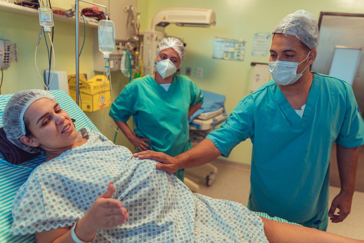 parto humanizado natural normal hospital hospitalar fotógrafa fotógrafas senhoritas fotografia salvador bahia fotografia nascimento bebê gestante grávida casa matris obstetra bruna bittencourt doula saroca hospital aliança
