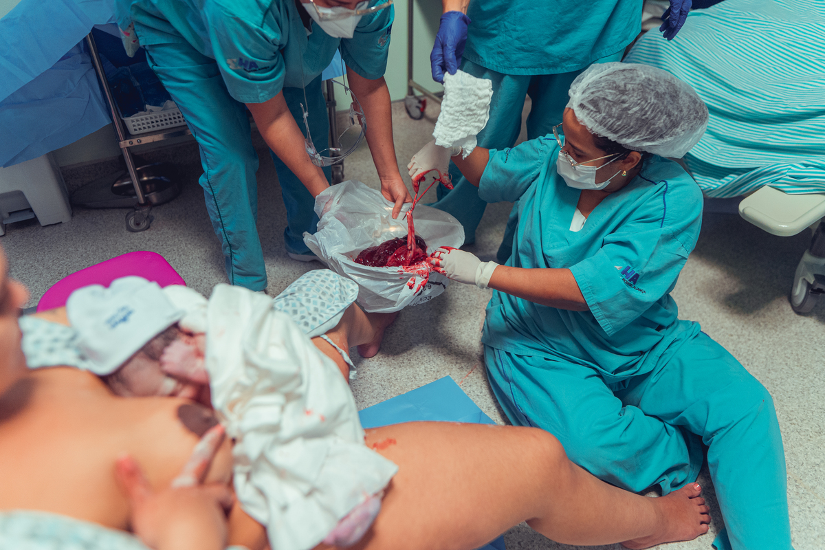 parto humanizado natural normal hospital hospitalar fotógrafa fotógrafas senhoritas fotografia salvador bahia fotografia nascimento bebê gestante grávida casa matris obstetra bruna bittencourt doula saroca hospital aliança