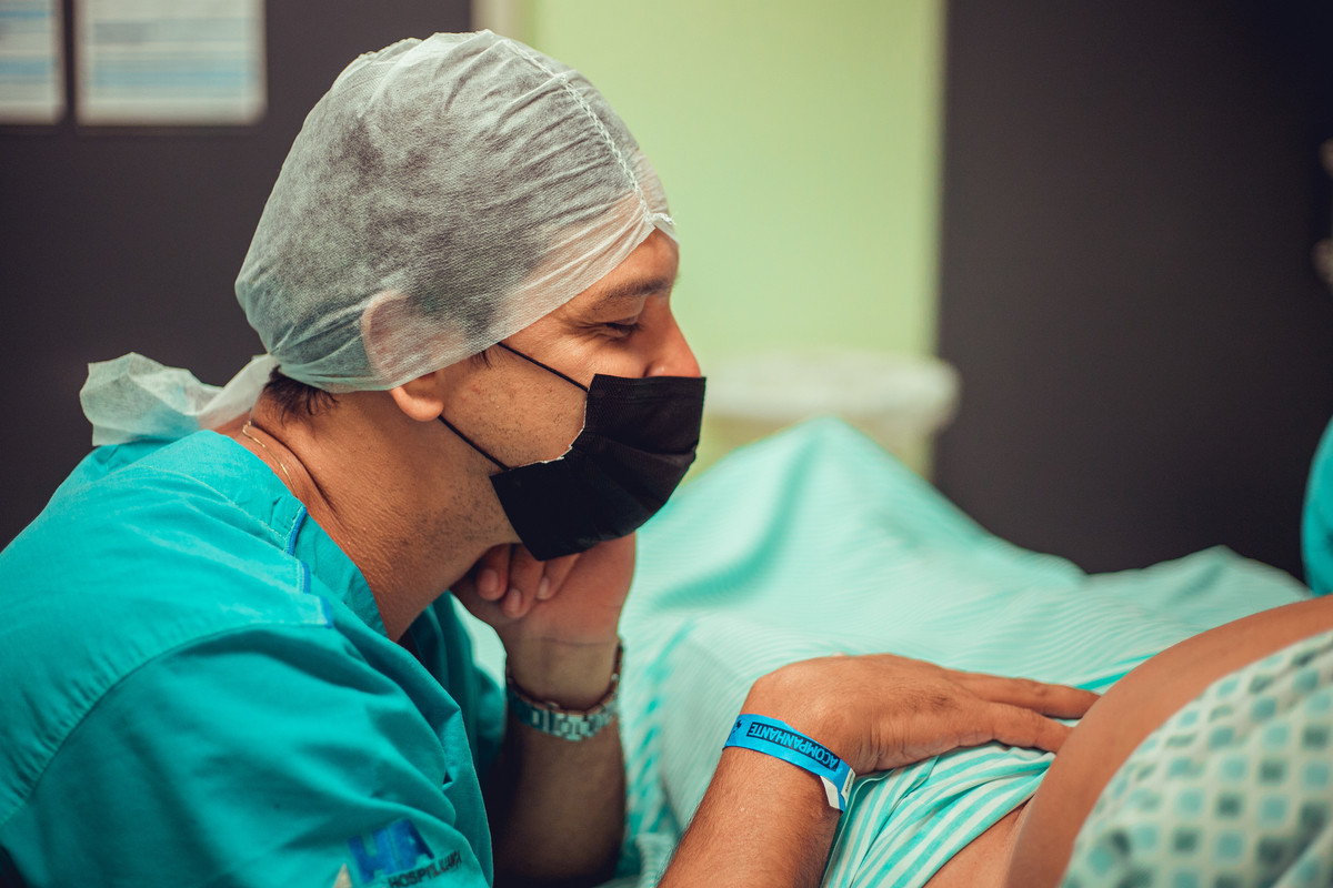 parto humanizado natural normal hospital hospitalar fotógrafa fotógrafas senhoritas fotografia salvador bahia fotografia nascimento bebê gestante grávida vervita parto humanizado obstetra camila rabello enfermeira mara menezes hospital aliança