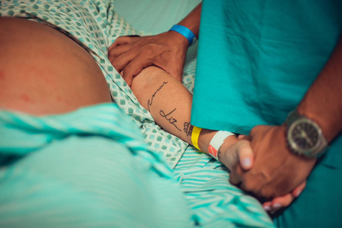 parto humanizado natural normal hospital hospitalar fotógrafa fotógrafas senhoritas fotografia salvador bahia fotografia nascimento bebê gestante grávida vervita parto humanizado obstetra camila rabello enfermeira mara menezes hospital aliança