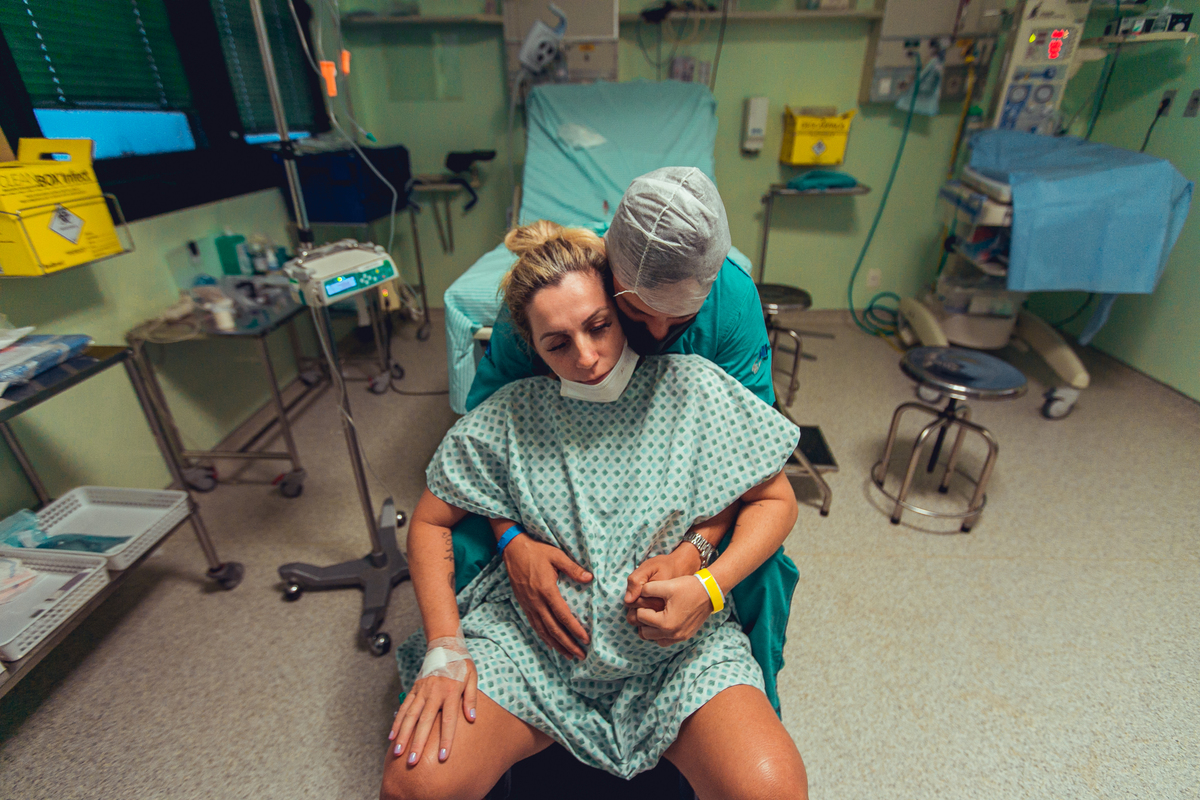 parto humanizado natural normal hospital hospitalar fotógrafa fotógrafas senhoritas fotografia salvador bahia fotografia nascimento bebê gestante grávida vervita parto humanizado obstetra camila rabello enfermeira mara menezes hospital aliança