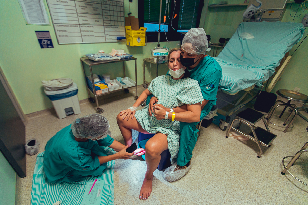 parto humanizado natural normal hospital hospitalar fotógrafa fotógrafas senhoritas fotografia salvador bahia fotografia nascimento bebê gestante grávida vervita parto humanizado obstetra camila rabello enfermeira mara menezes hospital aliança