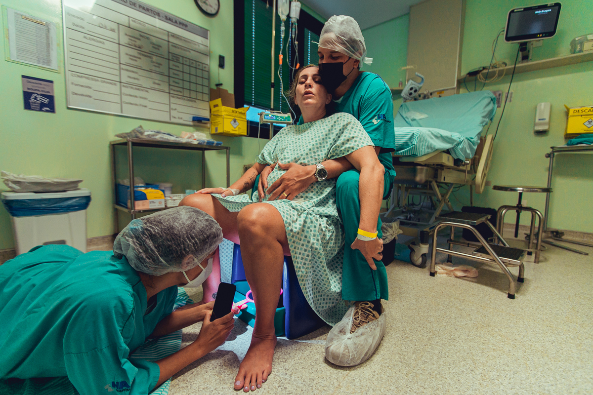 parto humanizado natural normal hospital hospitalar fotógrafa fotógrafas senhoritas fotografia salvador bahia fotografia nascimento bebê gestante grávida vervita parto humanizado obstetra camila rabello enfermeira mara menezes hospital aliança