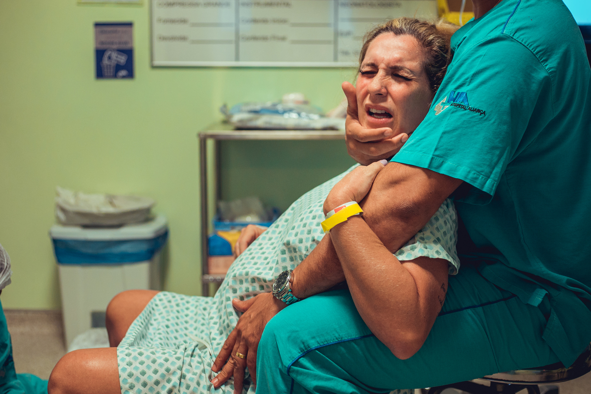 parto humanizado natural normal hospital hospitalar fotógrafa fotógrafas senhoritas fotografia salvador bahia fotografia nascimento bebê gestante grávida vervita parto humanizado obstetra camila rabello enfermeira mara menezes hospital aliança