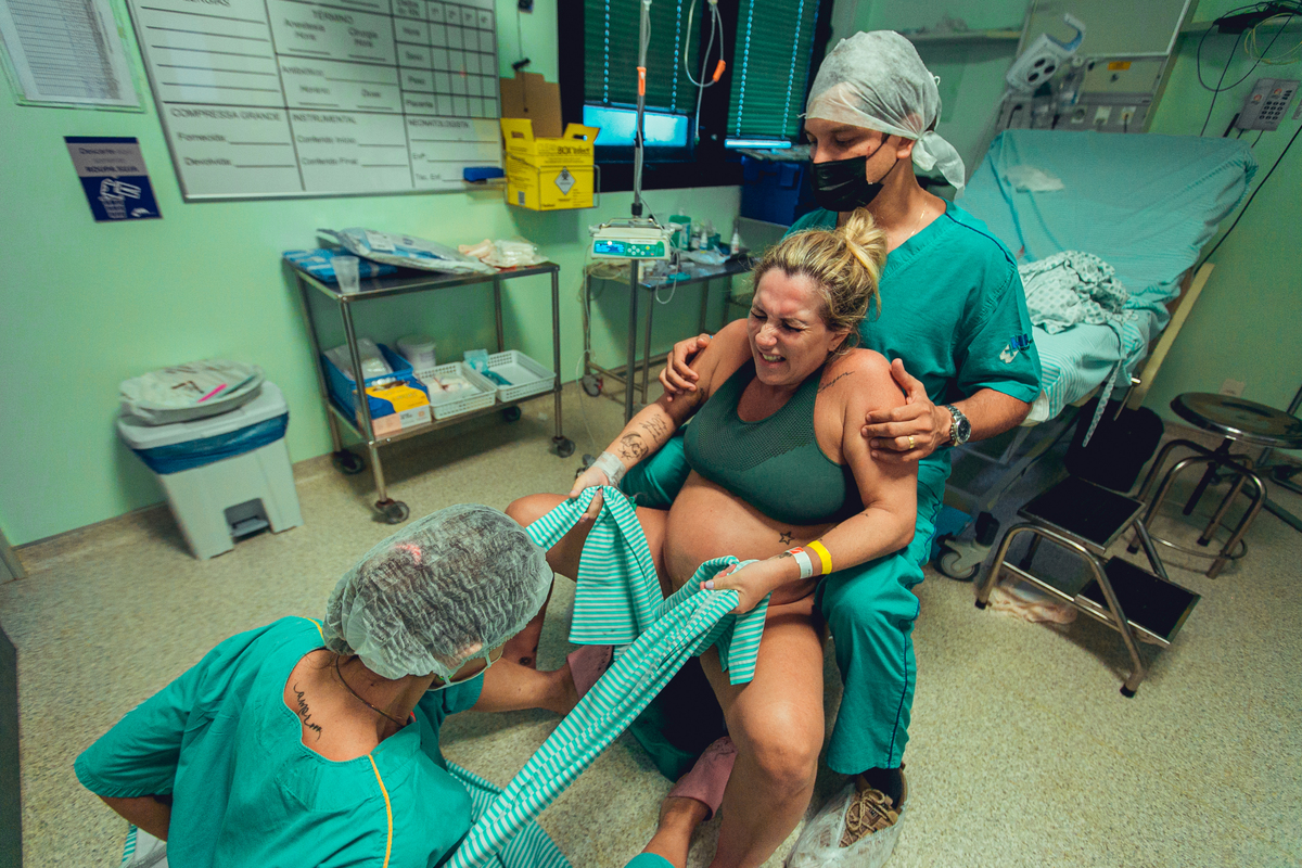 parto humanizado natural normal hospital hospitalar fotógrafa fotógrafas senhoritas fotografia salvador bahia fotografia nascimento bebê gestante grávida vervita parto humanizado obstetra camila rabello enfermeira mara menezes hospital aliança