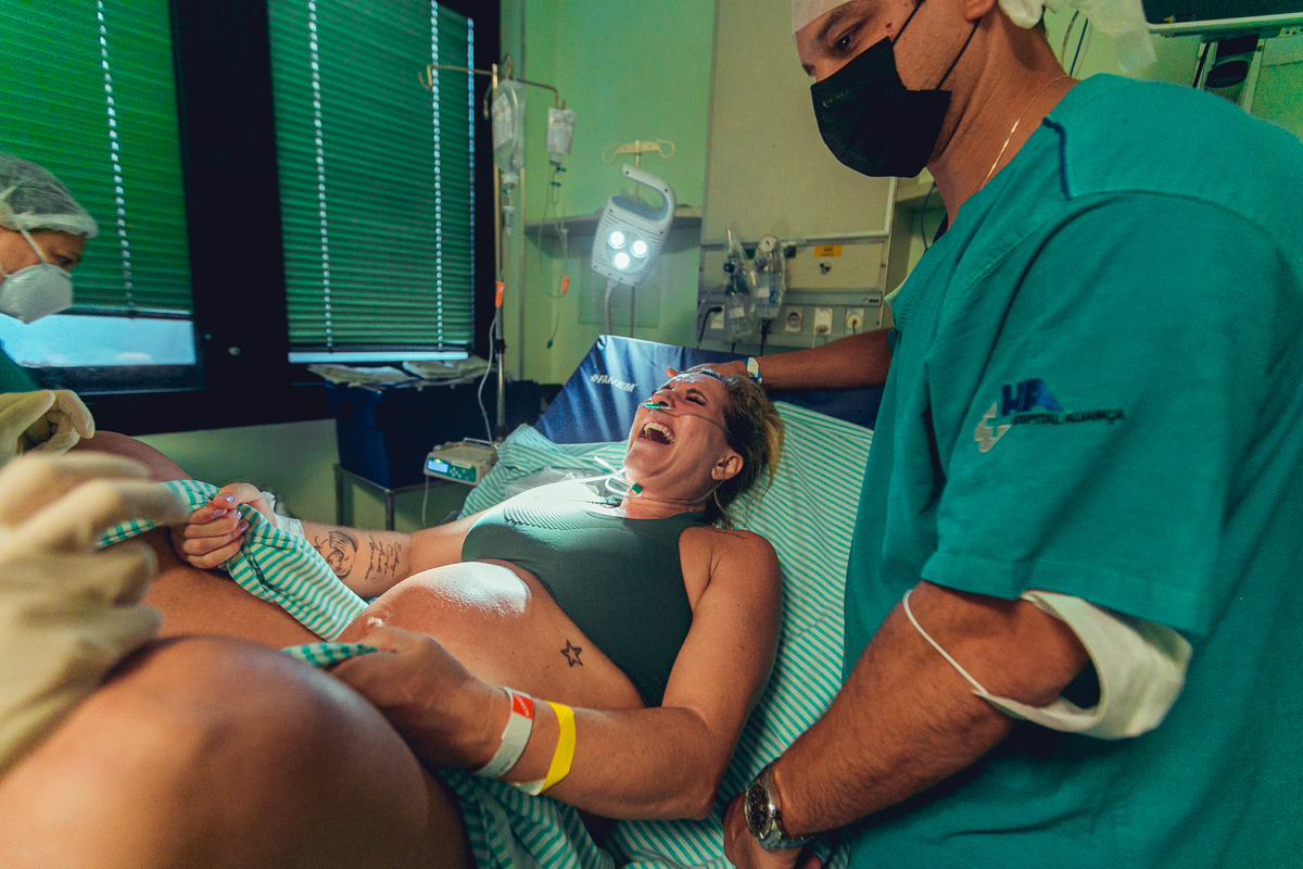 parto humanizado natural normal hospital hospitalar fotógrafa fotógrafas senhoritas fotografia salvador bahia fotografia nascimento bebê gestante grávida vervita parto humanizado obstetra camila rabello enfermeira mara menezes hospital aliança