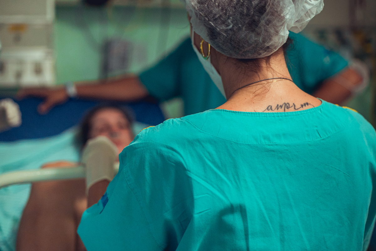 parto humanizado natural normal hospital hospitalar fotógrafa fotógrafas senhoritas fotografia salvador bahia fotografia nascimento bebê gestante grávida vervita parto humanizado obstetra camila rabello enfermeira mara menezes hospital aliança