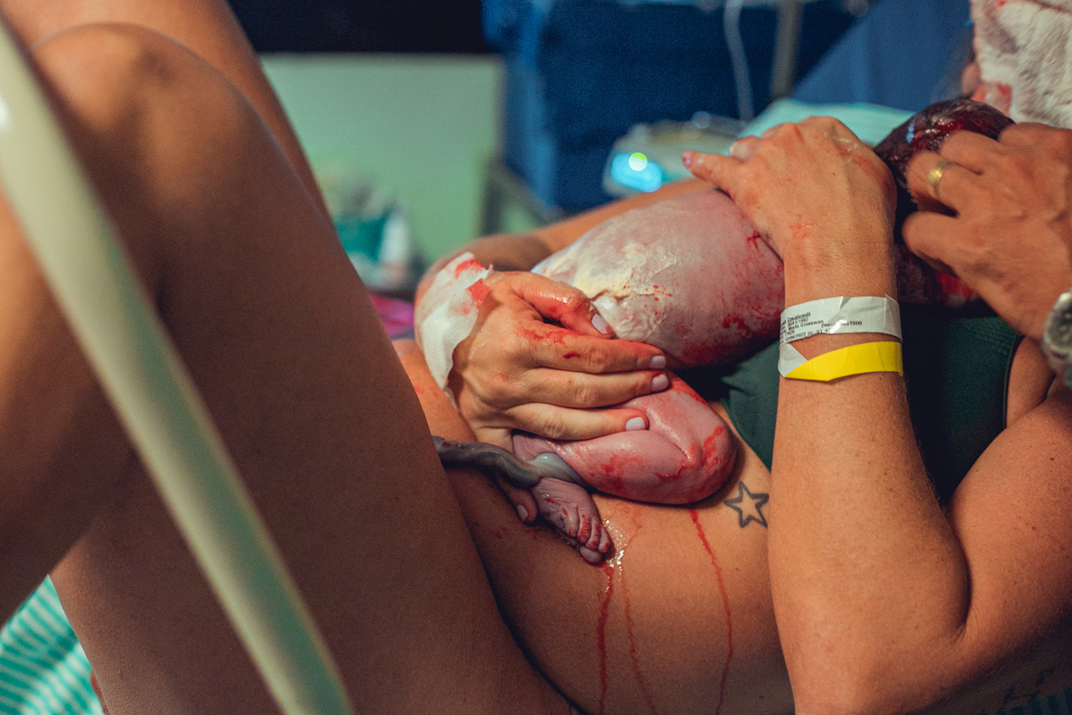 parto humanizado natural normal hospital hospitalar fotógrafa fotógrafas senhoritas fotografia salvador bahia fotografia nascimento bebê gestante grávida vervita parto humanizado obstetra camila rabello enfermeira mara menezes hospital aliança