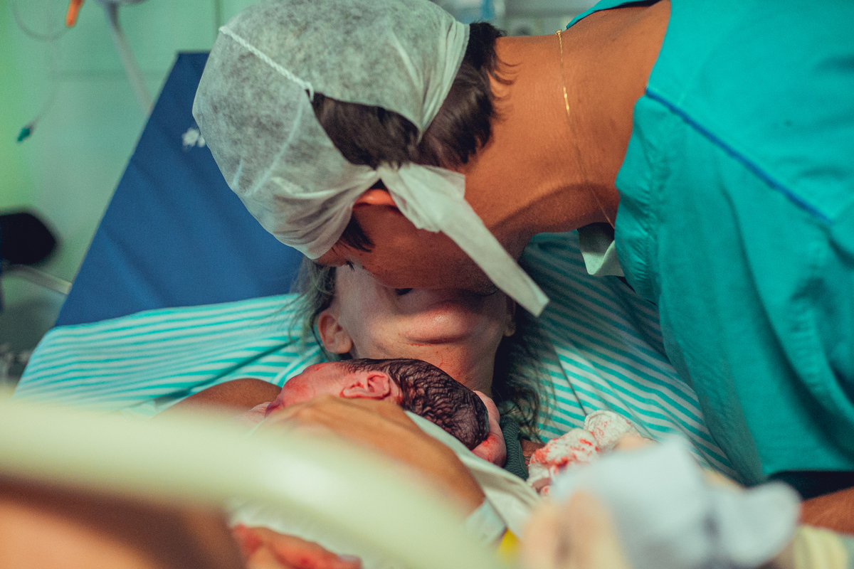 parto humanizado natural normal hospital hospitalar fotógrafa fotógrafas senhoritas fotografia salvador bahia fotografia nascimento bebê gestante grávida vervita parto humanizado obstetra camila rabello enfermeira mara menezes hospital aliança