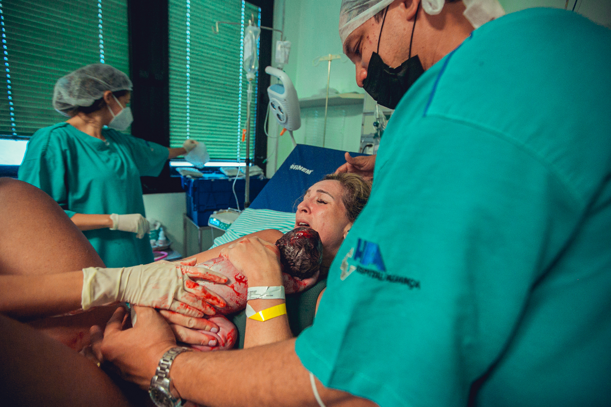parto humanizado natural normal hospital hospitalar fotógrafa fotógrafas senhoritas fotografia salvador bahia fotografia nascimento bebê gestante grávida vervita parto humanizado obstetra camila rabello enfermeira mara menezes hospital aliança