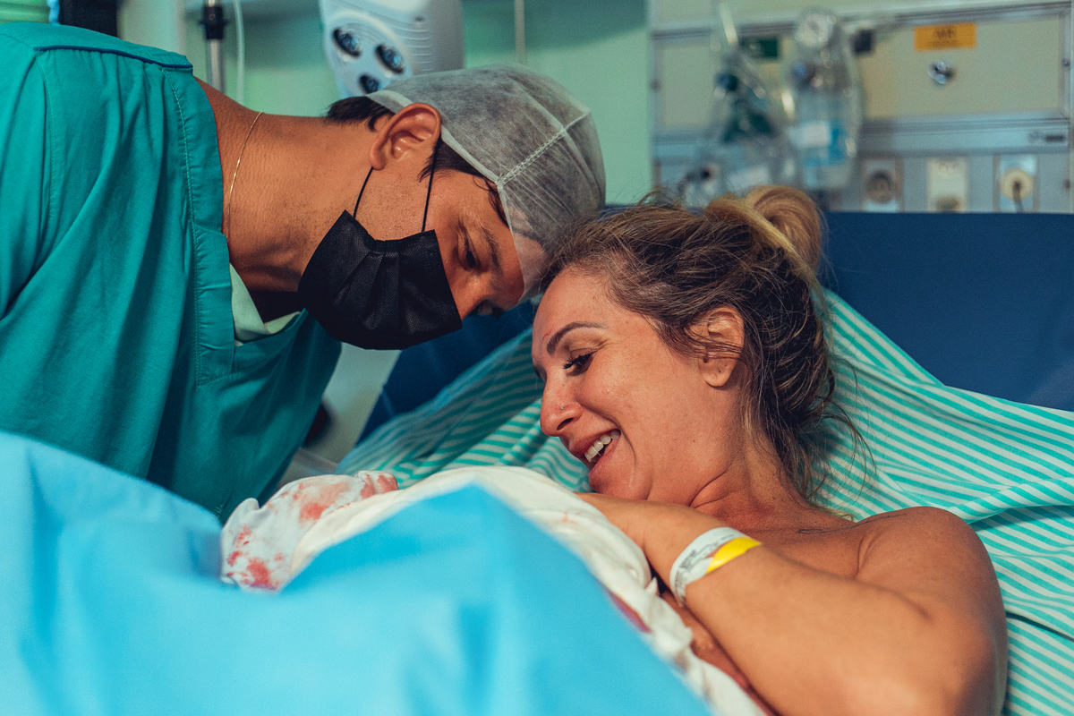 parto humanizado natural normal hospital hospitalar fotógrafa fotógrafas senhoritas fotografia salvador bahia fotografia nascimento bebê gestante grávida vervita parto humanizado obstetra camila rabello enfermeira mara menezes hospital aliança