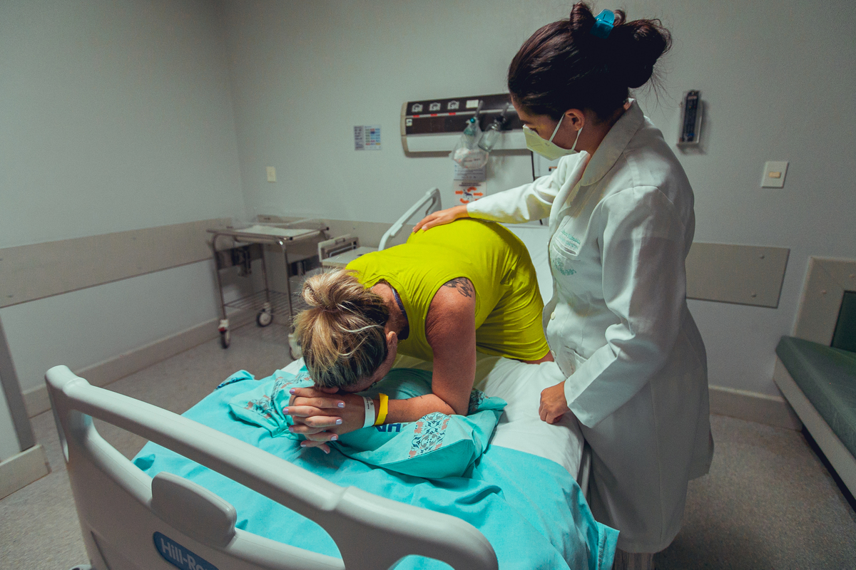 parto humanizado natural normal hospital hospitalar fotógrafa fotógrafas senhoritas fotografia salvador bahia fotografia nascimento bebê gestante grávida vervita parto humanizado obstetra camila rabello enfermeira mara menezes hospital aliança