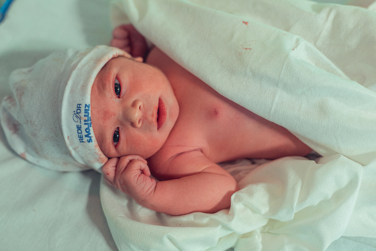 parto humanizado natural normal hospital hospitalar fotógrafa fotógrafas senhoritas fotografia salvador bahia fotografia nascimento bebê gestante grávida vervita parto humanizado obstetra camila rabello enfermeira mara menezes hospital aliança