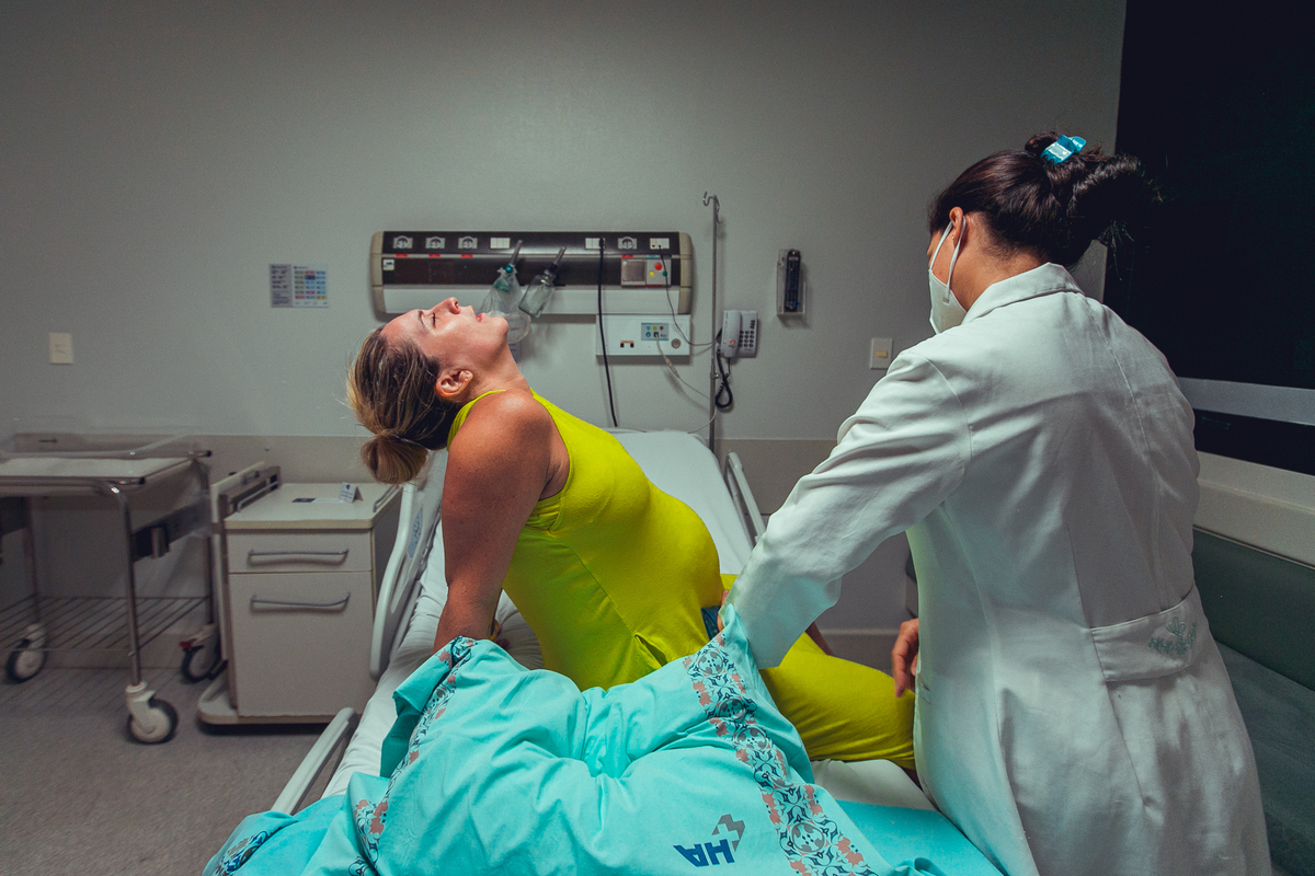 parto humanizado natural normal hospital hospitalar fotógrafa fotógrafas senhoritas fotografia salvador bahia fotografia nascimento bebê gestante grávida vervita parto humanizado obstetra camila rabello enfermeira mara menezes hospital aliança