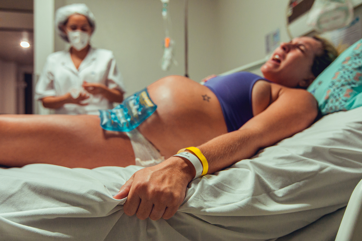 parto humanizado natural normal hospital hospitalar fotógrafa fotógrafas senhoritas fotografia salvador bahia fotografia nascimento bebê gestante grávida vervita parto humanizado obstetra camila rabello enfermeira mara menezes hospital aliança