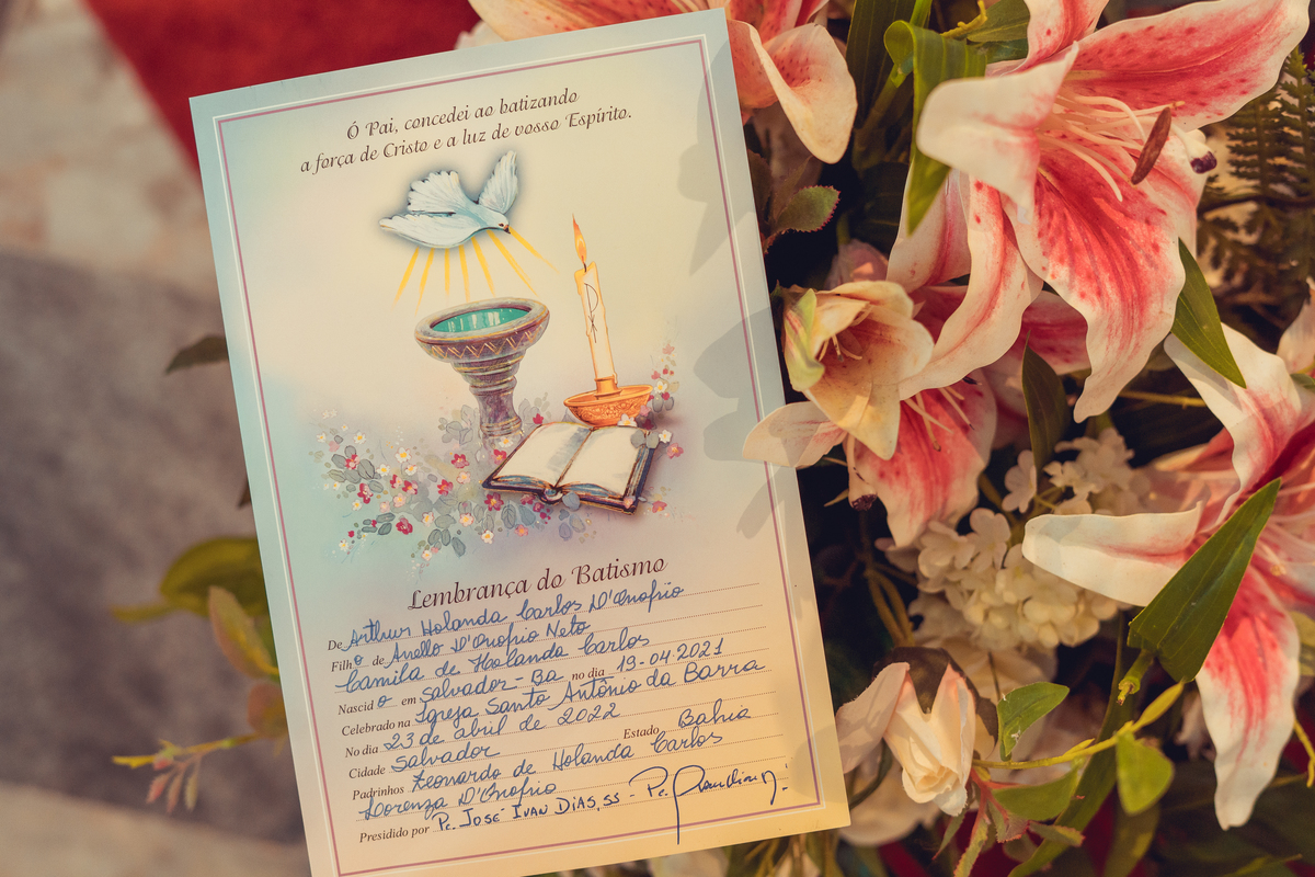 batizado batismo religião católica igreja santo antônio da barra ladeira da barra padre cerimônia senhoritas fotografia fotógrafas de batizado água benta padrinho madrinha baptism sacramento bênção infantil criança bebê religioso religiosa