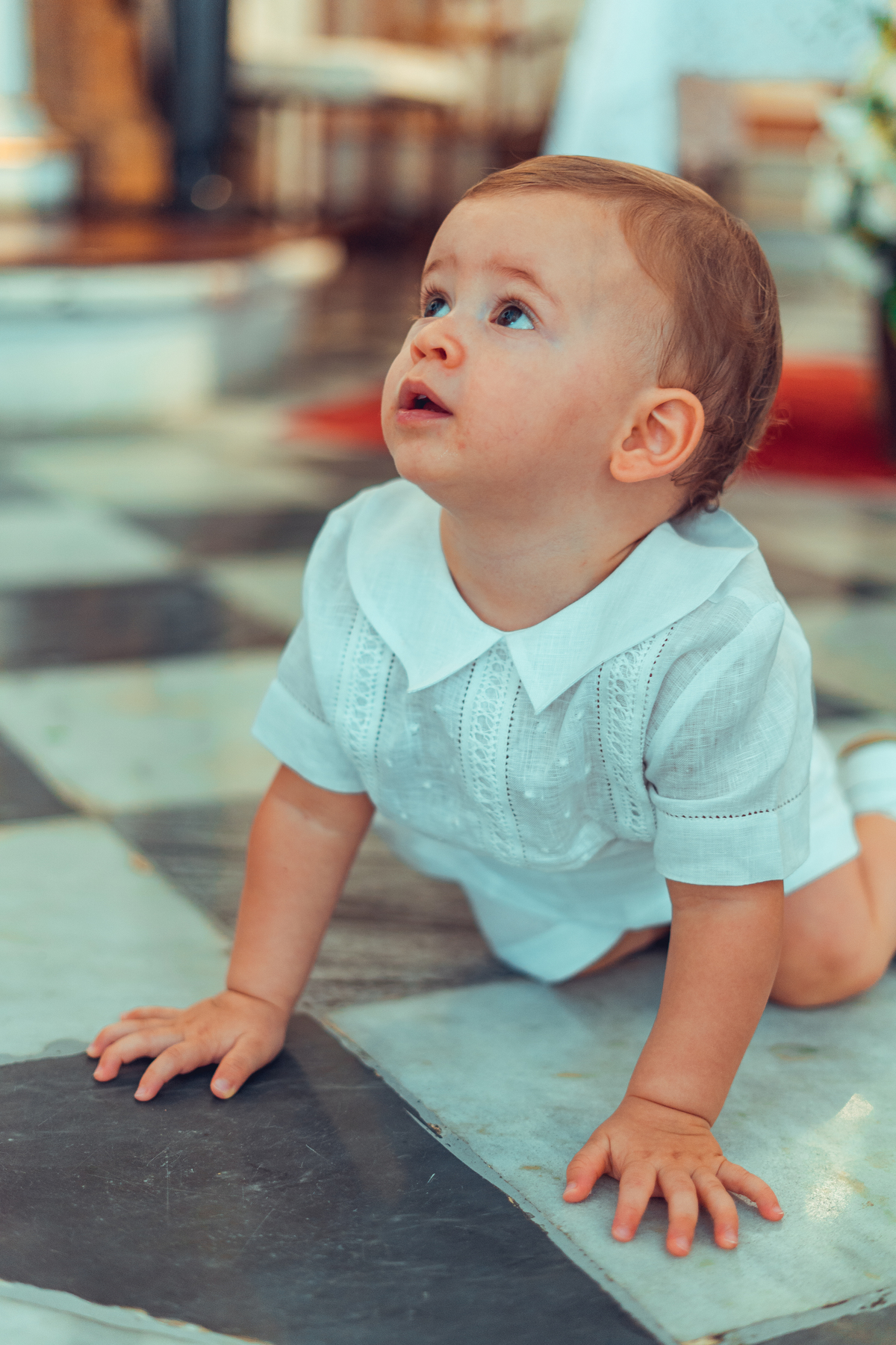 batizado batismo religião católica igreja santo antônio da barra ladeira da barra padre cerimônia senhoritas fotografia fotógrafas de batizado água benta padrinho madrinha baptism sacramento bênção infantil criança bebê religioso religiosa