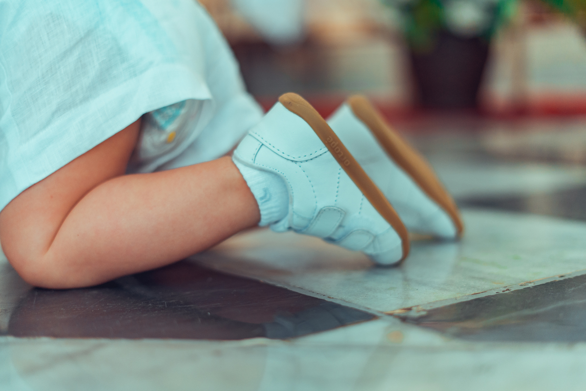 batizado batismo religião católica igreja santo antônio da barra ladeira da barra padre cerimônia senhoritas fotografia fotógrafas de batizado água benta padrinho madrinha baptism sacramento bênção infantil criança bebê religioso religiosa