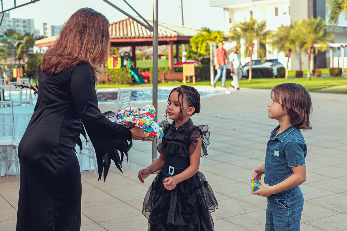 aniversário infantil festa criança decoração bolo as festas de manuca wandinha hannah 06 anos senhoritas fotografia salvador bahia fotografia de família fotógrafas