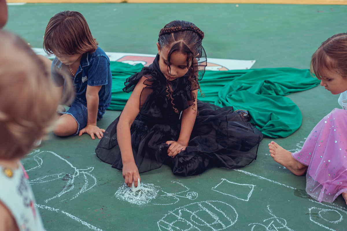 aniversário infantil festa criança decoração bolo as festas de manuca wandinha hannah 06 anos senhoritas fotografia salvador bahia fotografia de família fotógrafas