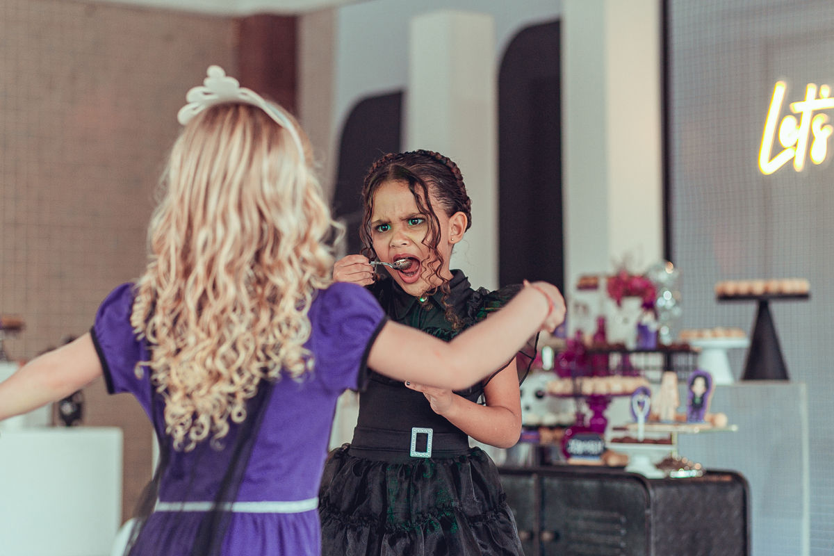 aniversário infantil festa criança decoração bolo as festas de manuca wandinha hannah 06 anos senhoritas fotografia salvador bahia fotografia de família fotógrafas