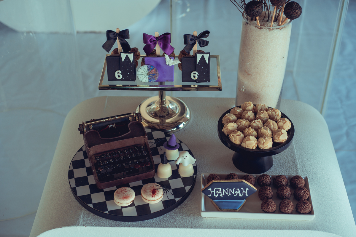 aniversário infantil festa criança decoração bolo as festas de manuca wandinha hannah 06 anos senhoritas fotografia salvador bahia fotografia de família fotógrafas