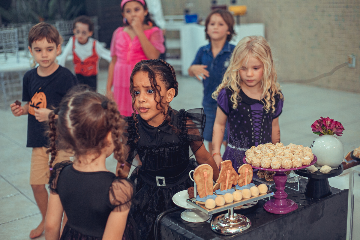 aniversário infantil festa criança decoração bolo as festas de manuca wandinha hannah 06 anos senhoritas fotografia salvador bahia fotografia de família fotógrafas
