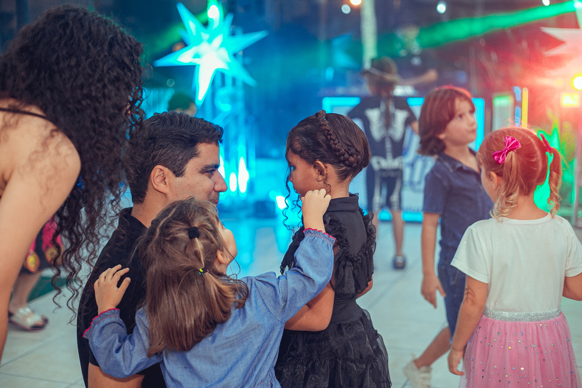 aniversário infantil festa criança decoração bolo as festas de manuca wandinha hannah 06 anos senhoritas fotografia salvador bahia fotografia de família fotógrafas