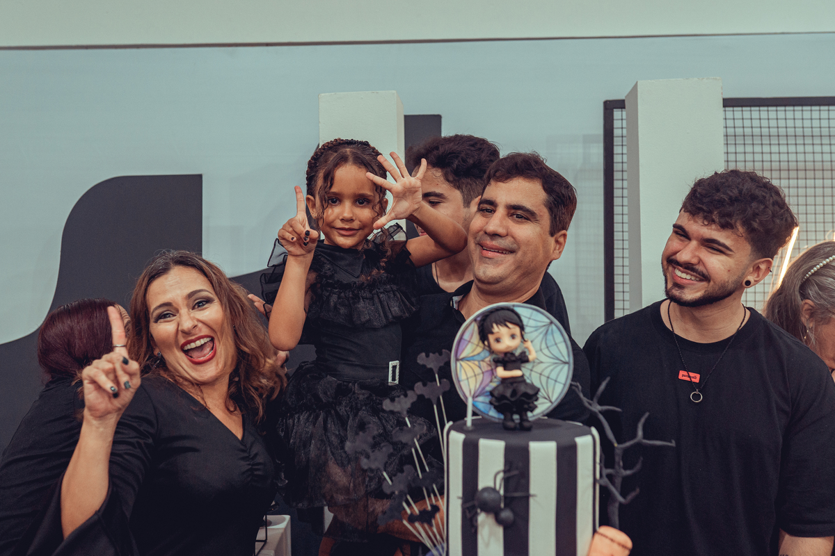 aniversário infantil festa criança decoração bolo as festas de manuca wandinha hannah 06 anos senhoritas fotografia salvador bahia fotografia de família fotógrafas