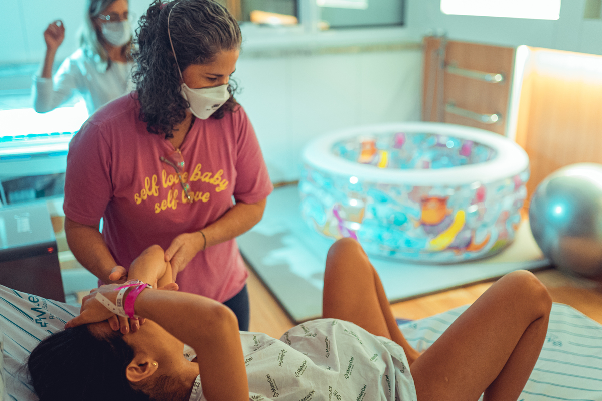 senhoritas fotografia nascimento fotógrafas de parto normal humanizado natural hospital materdei salvador bahia obstetra mirella fonseca fotografia documental gestante grávida bebê fotógrafa
