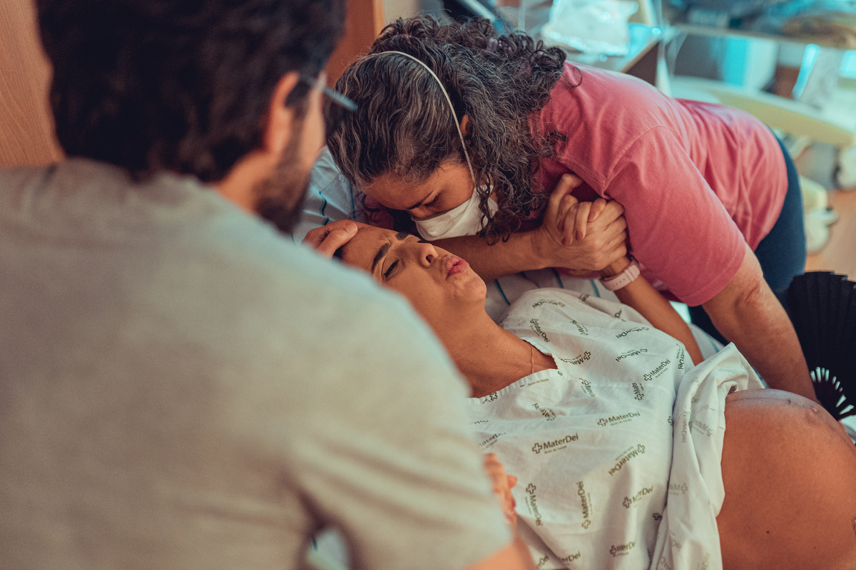 senhoritas fotografia nascimento fotógrafas de parto normal humanizado natural hospital materdei salvador bahia obstetra mirella fonseca fotografia documental gestante grávida bebê fotógrafa