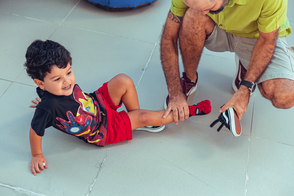 senhoritas fotografia salvador bahia aniversário infantil festa criança gabriel 3 anos idade decoração bolo super herois marvel homem aranha incrível hulk capitão américa super homem superman batman thor homem formiga