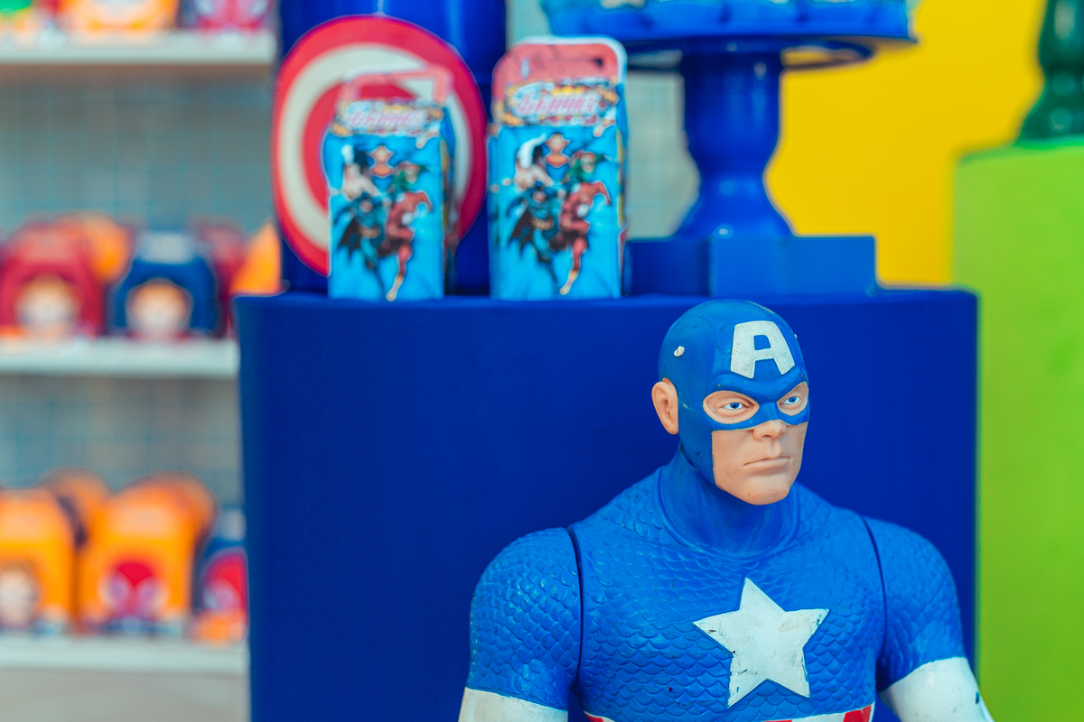 senhoritas fotografia salvador bahia aniversário infantil festa criança gabriel 3 anos idade decoração bolo super herois marvel homem aranha incrível hulk capitão américa super homem superman batman thor homem formiga