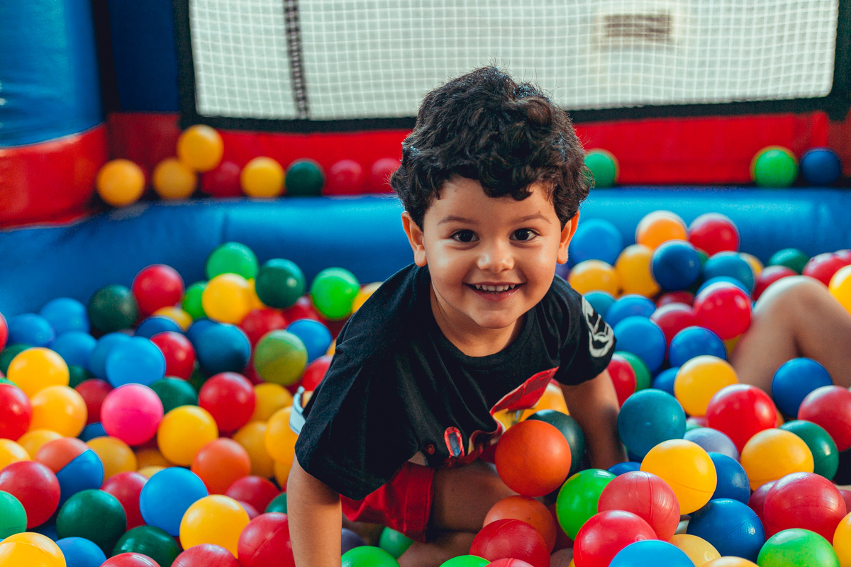 senhoritas fotografia salvador bahia aniversário infantil festa criança gabriel 3 anos idade decoração bolo super herois marvel homem aranha incrível hulk capitão américa super homem superman batman thor homem formiga