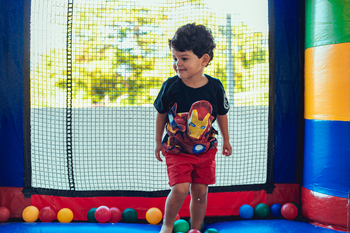 senhoritas fotografia salvador bahia aniversário infantil festa criança gabriel 3 anos idade decoração bolo super herois marvel homem aranha incrível hulk capitão américa super homem superman batman thor homem formiga