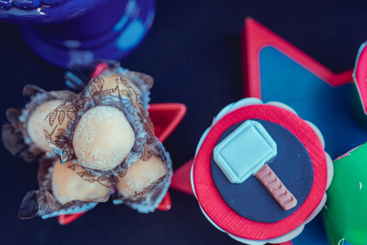 senhoritas fotografia salvador bahia aniversário infantil festa criança gabriel 3 anos idade decoração bolo super herois marvel homem aranha incrível hulk capitão américa super homem superman batman thor homem formiga