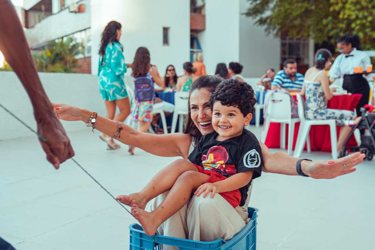 senhoritas fotografia salvador bahia aniversário infantil festa criança gabriel 3 anos idade decoração bolo super herois marvel homem aranha incrível hulk capitão américa super homem superman batman thor homem formiga
