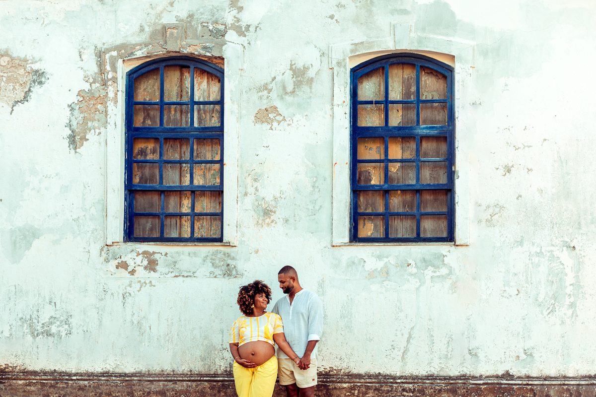 ensaio gestante gravida gravidez salvador ponta do humaitá pose roupa look ideias diferente espontaneo casal foto fotografa fotografo