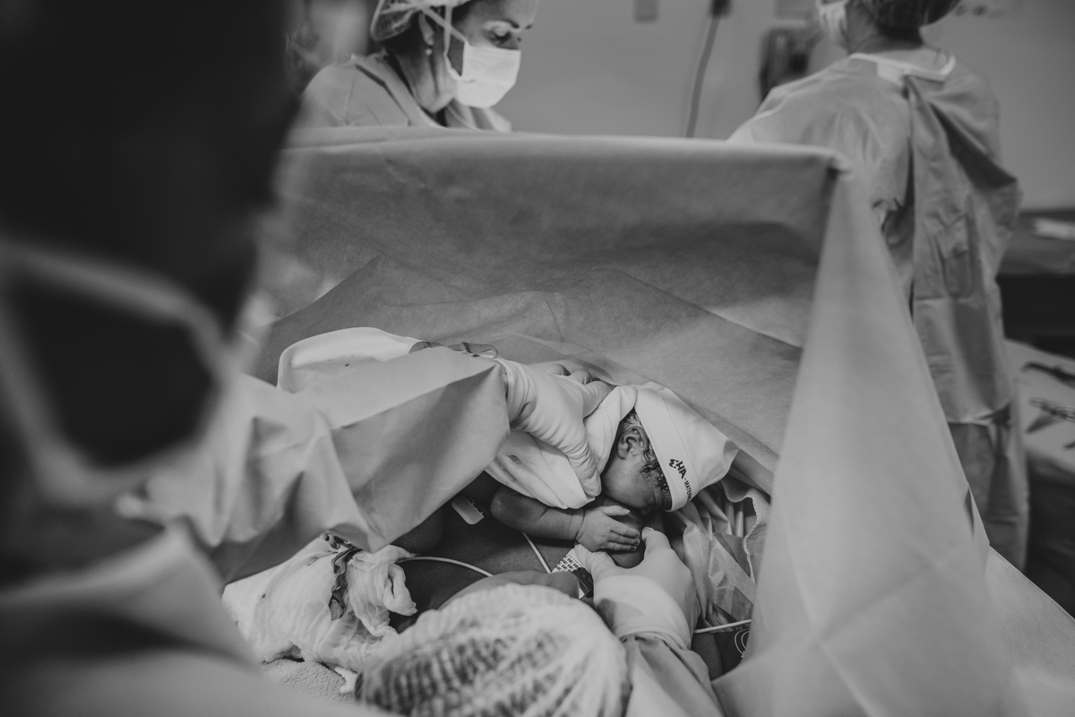 amamentação na primeira hora de vida apos parto