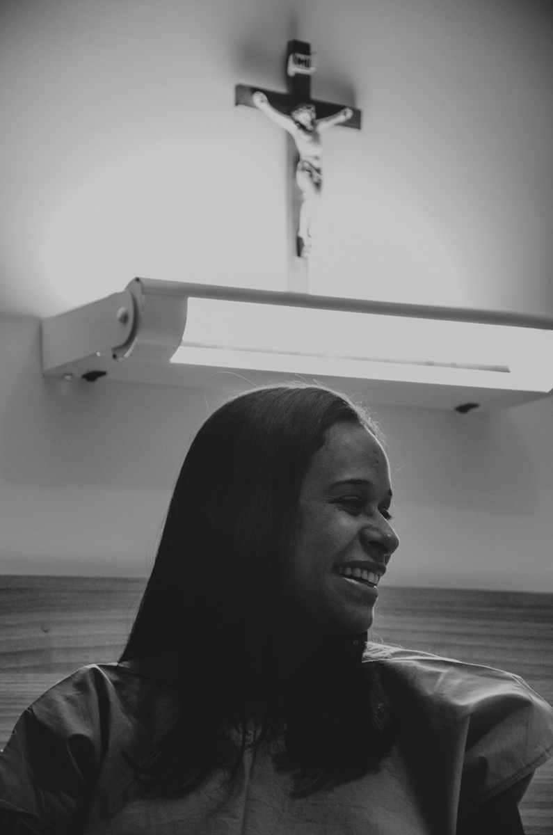 mae feliz e ansiosa antes do nascimento da sua filha em salvador