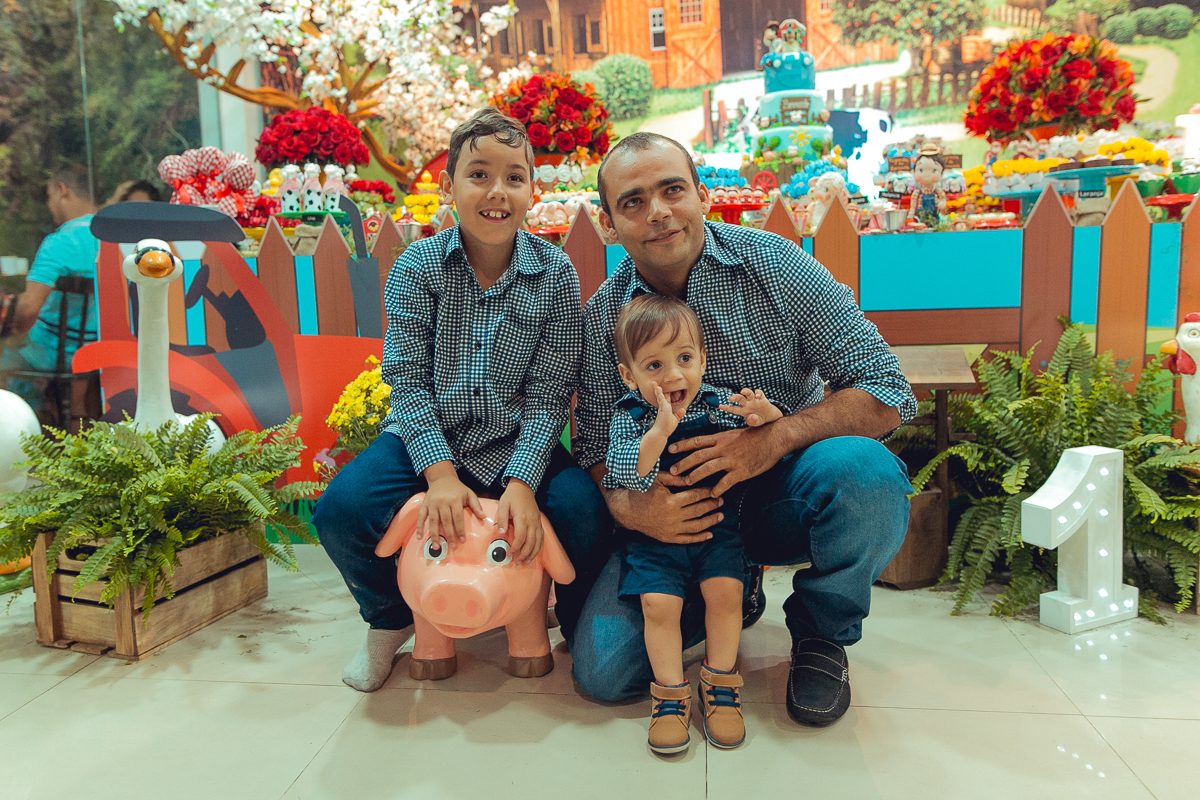 pai e filhos em aniversario infantil salvador