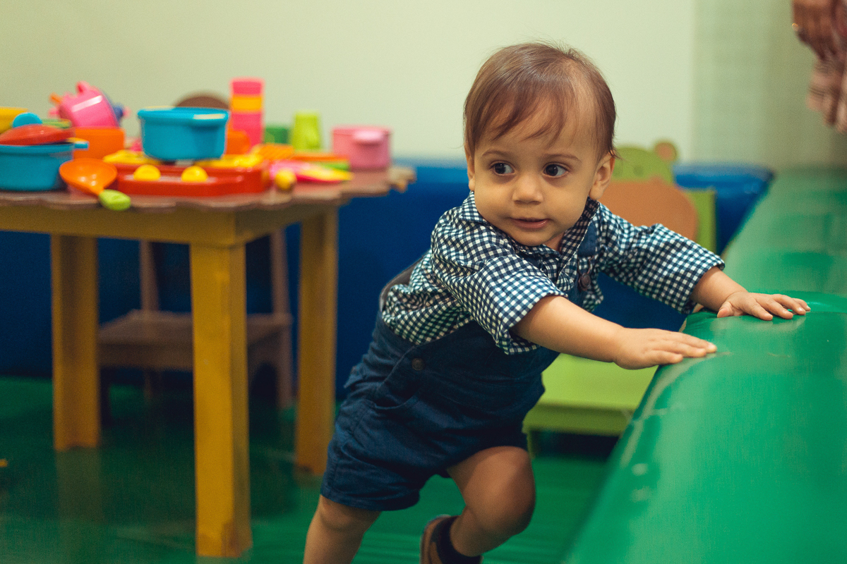 aniversariante brincando em festa festa infantill