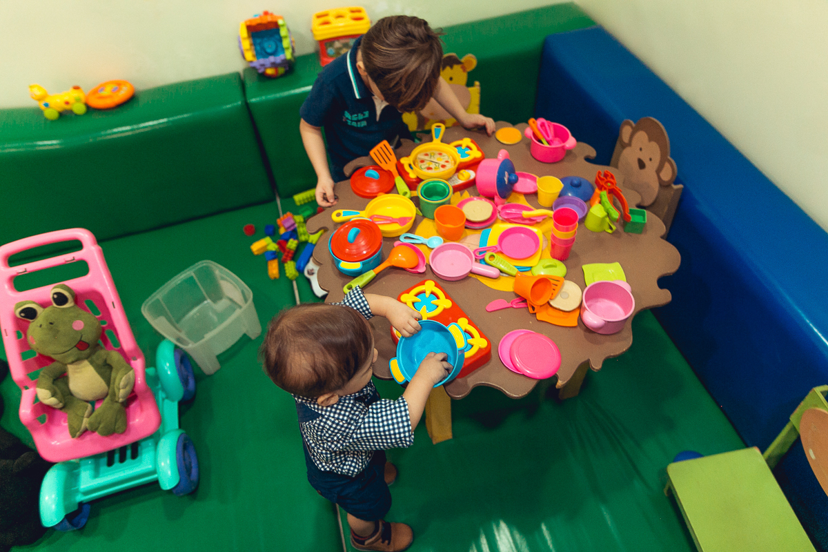 brincadeira com amigo em festa infantil tema fazendinha salvador