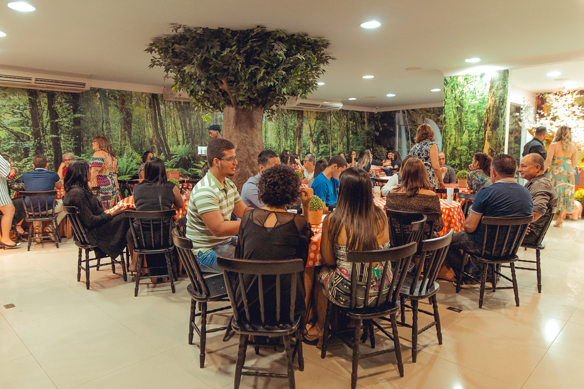 convidados em mesa de festa infantil tema fazendinha salvador